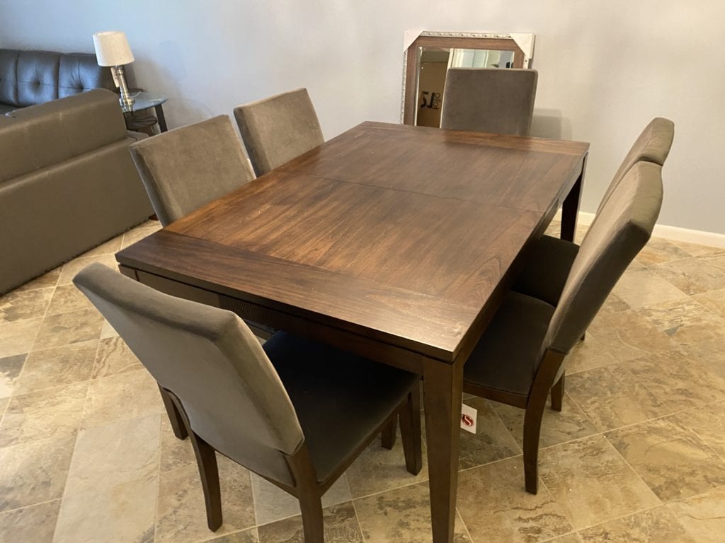 Expandable dining table seating 6+ at Bahia 155 Isla del Sol condo