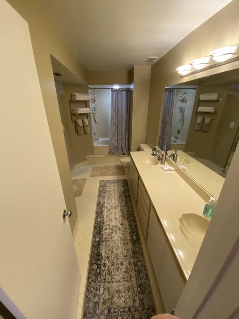 Master bathroom with double vanity and tub/shower at Bahia 155 Isla del Sol